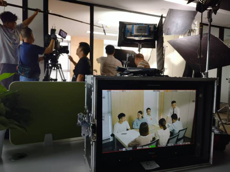 耿马TVC拍摄公司：科技产品视觉化大师，诠释未来感与功能美学